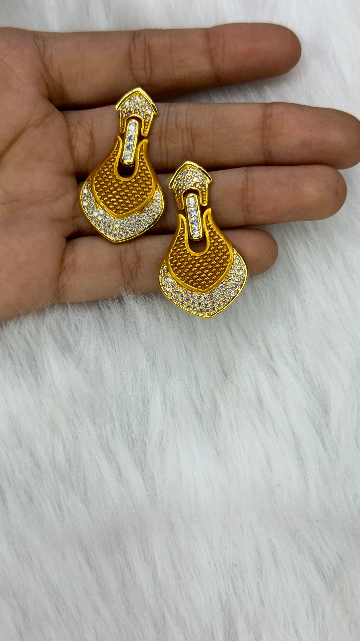Beautiful and Elegant Rich Ear Rings